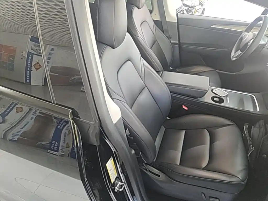 Tesla Model Y — миниатюра 25