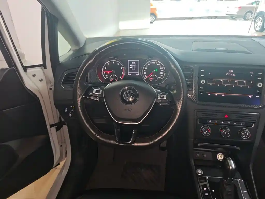 Volkswagen Golf Sportsvan — миниатюра 11