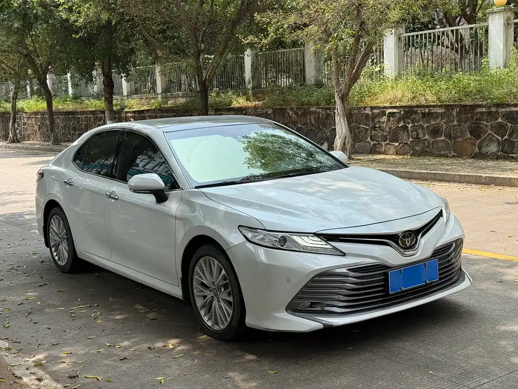 Toyota Camry — миниатюра 3