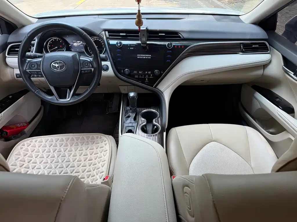 Toyota Camry — миниатюра 8