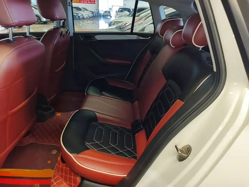Skoda Rapid Spaceback — миниатюра 17