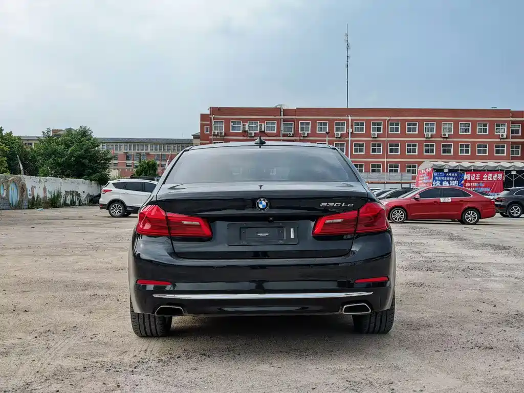 BMW 5 Series New Energy — миниатюра 8