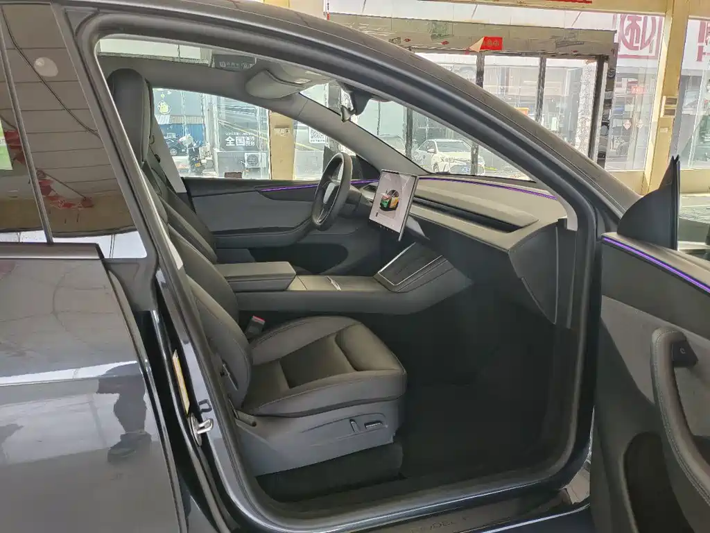 Tesla Model Y — миниатюра 19