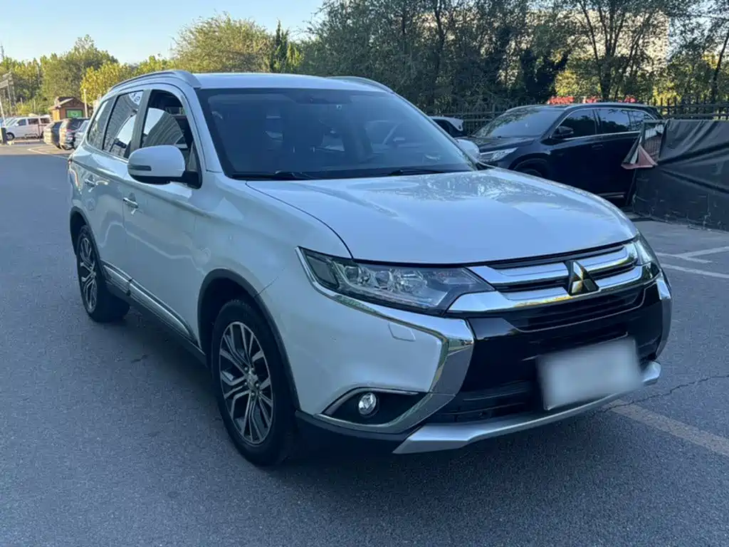 Mitsubishi Outlander — миниатюра 4