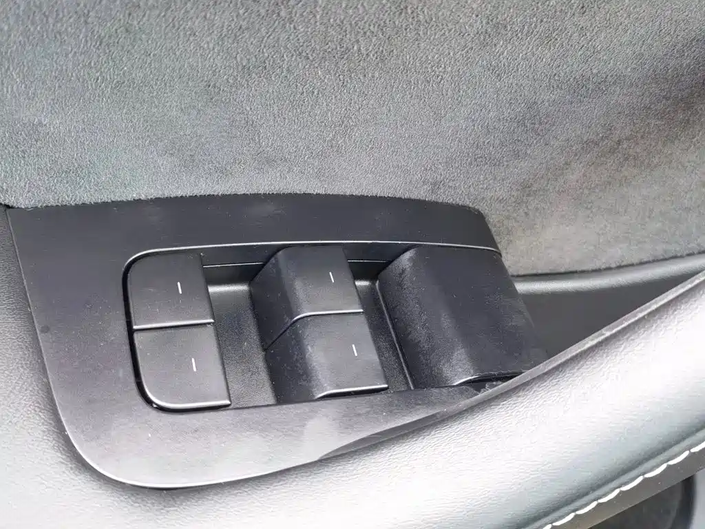Tesla Model Y — миниатюра 29