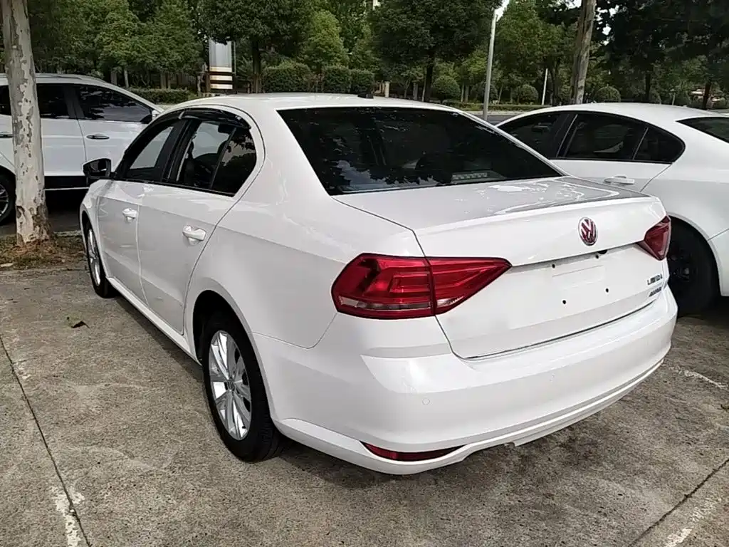 Volkswagen Lavida — миниатюра 5