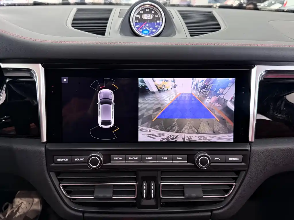 Porsche Macan — миниатюра 13