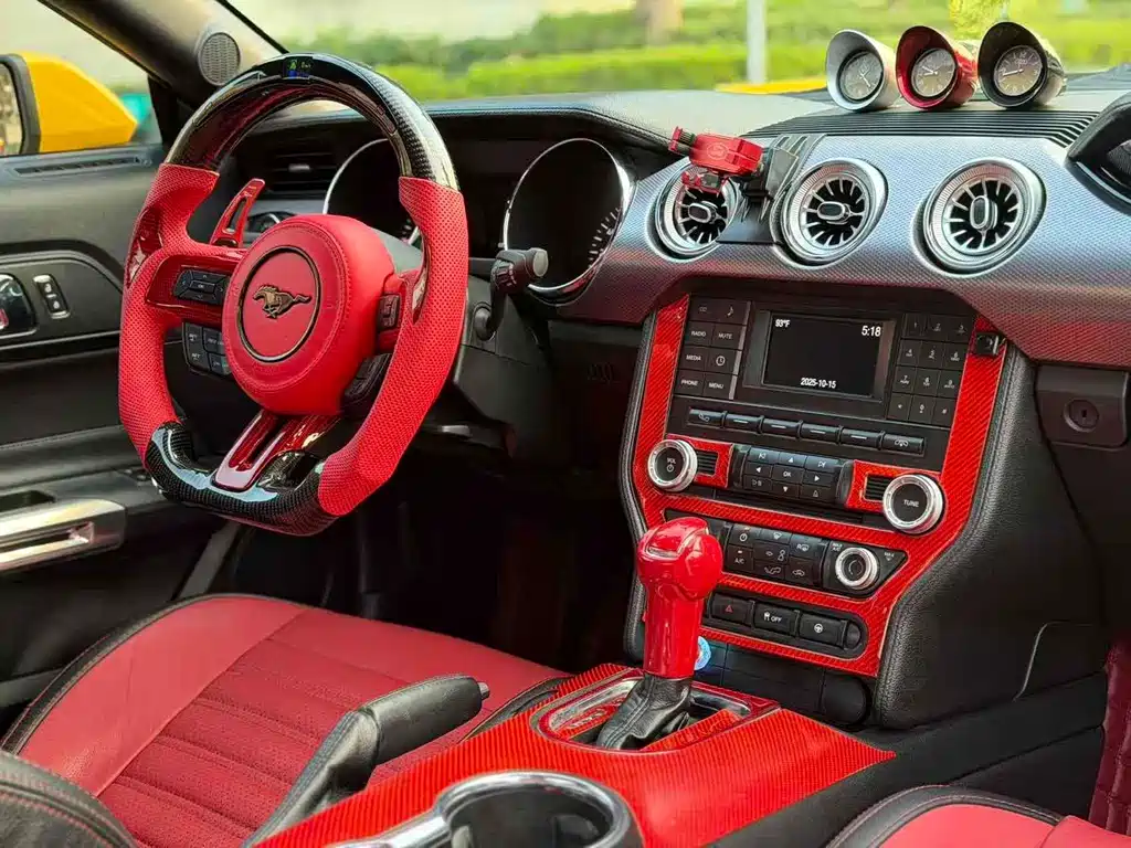 Ford Mustang — миниатюра 9