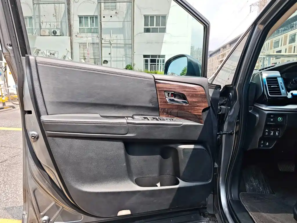 Honda Elysion — миниатюра 21