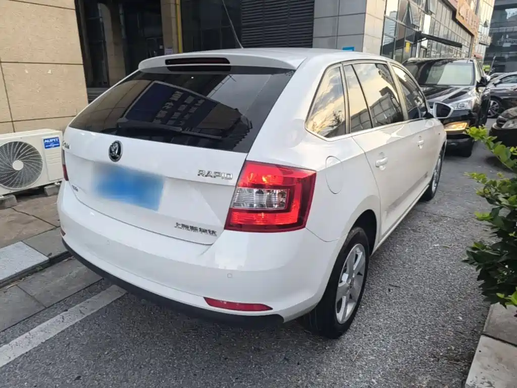 Skoda Rapid Spaceback — миниатюра 7