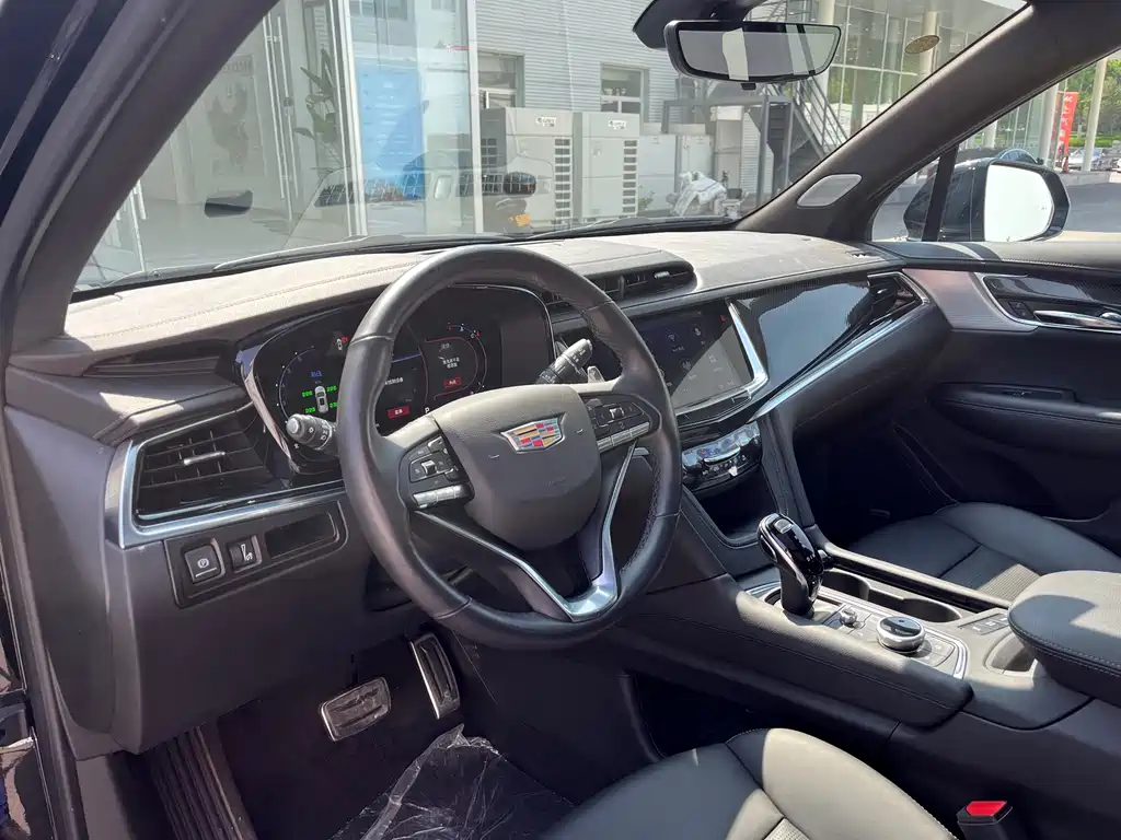 Cadillac XT6 2025 2.0T мест Luxury Executive