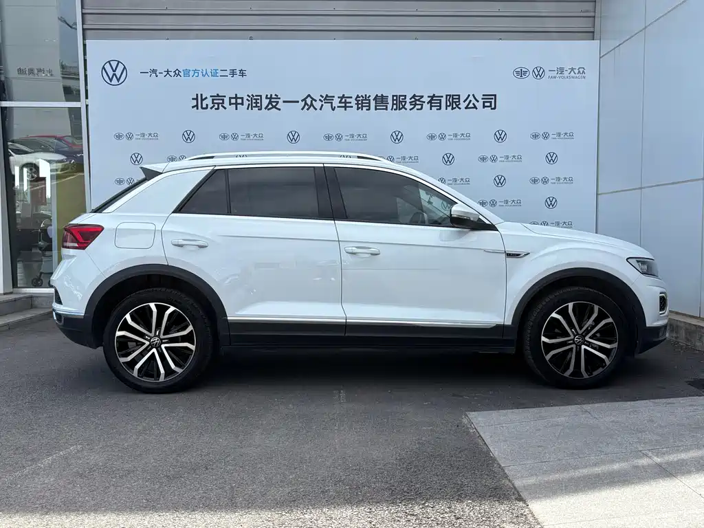 Volkswagen T-Roc - фото 11