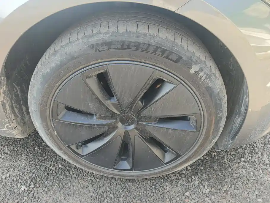 Tesla Model 3 — миниатюра 6