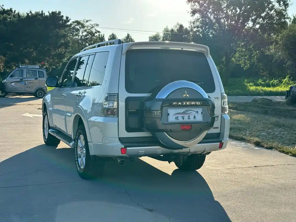 Mitsubishi Pajero (Import) — миниатюра 4