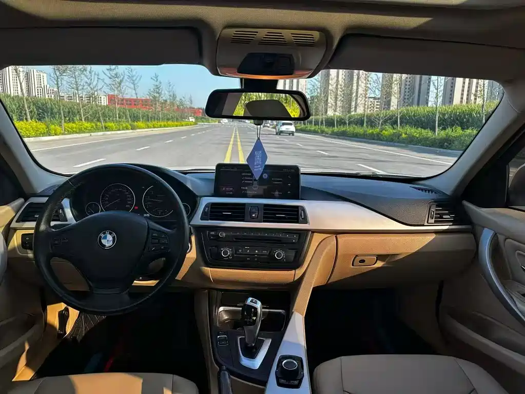BMW 3 Series — миниатюра 3