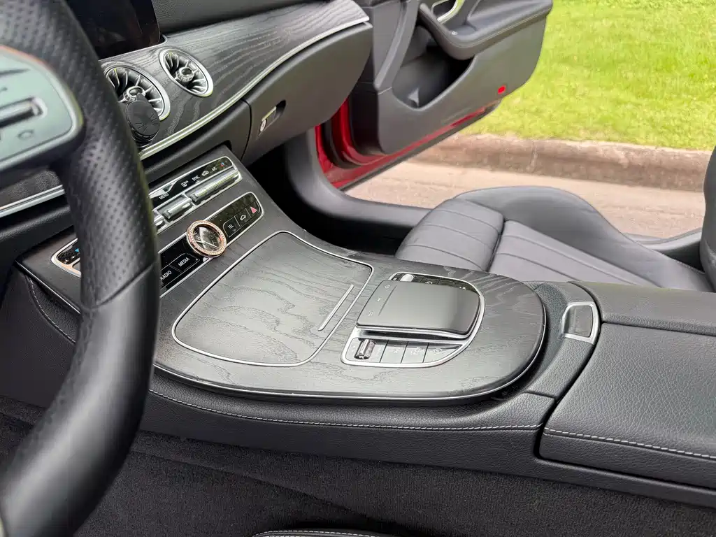 Mercedes-Benz E-Class (Import) — миниатюра 8