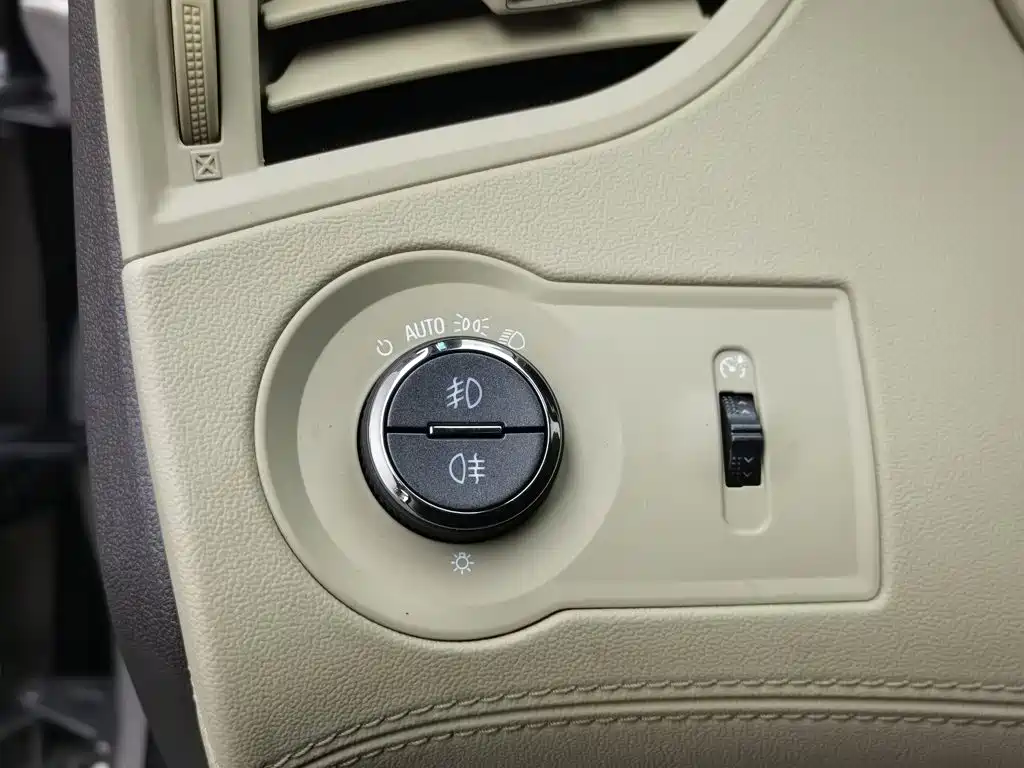 Buick LaCrosse — миниатюра 21