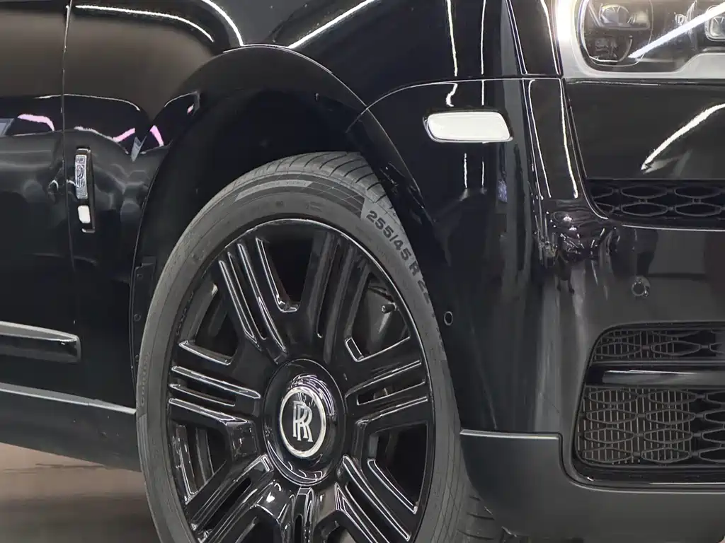 Rolls-Royce Cullinan 2024 мест