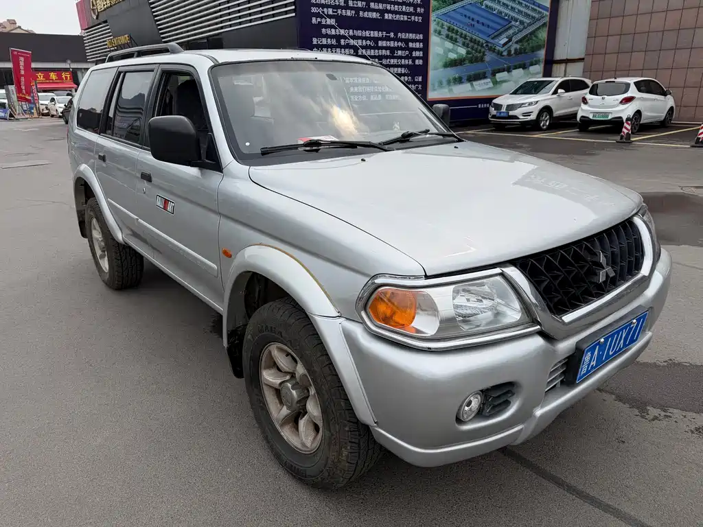 Mitsubishi Pajero Speed — миниатюра 3