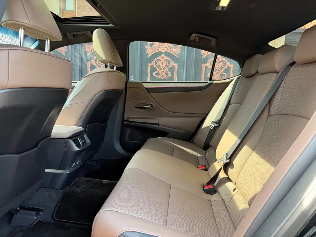 Lexus ES — миниатюра 6