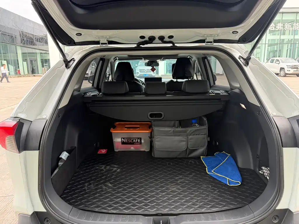 Toyota RAV4 — миниатюра 9
