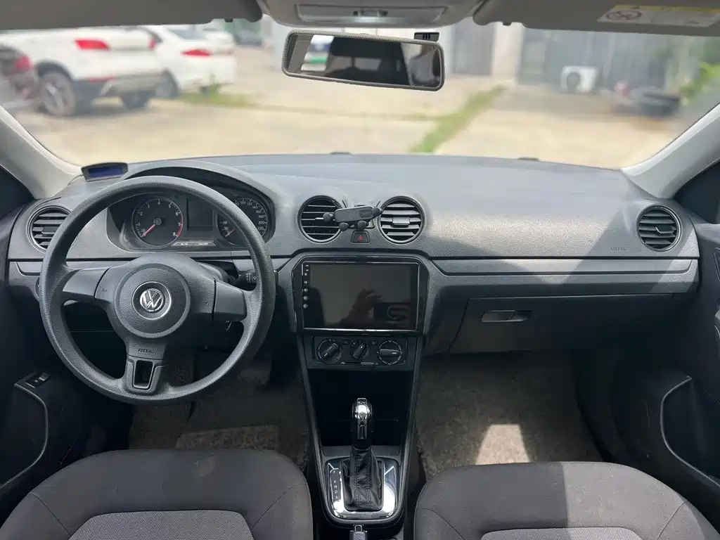 Volkswagen Jetta — миниатюра 7