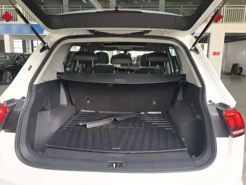 Volkswagen Tiguan L — миниатюра 19