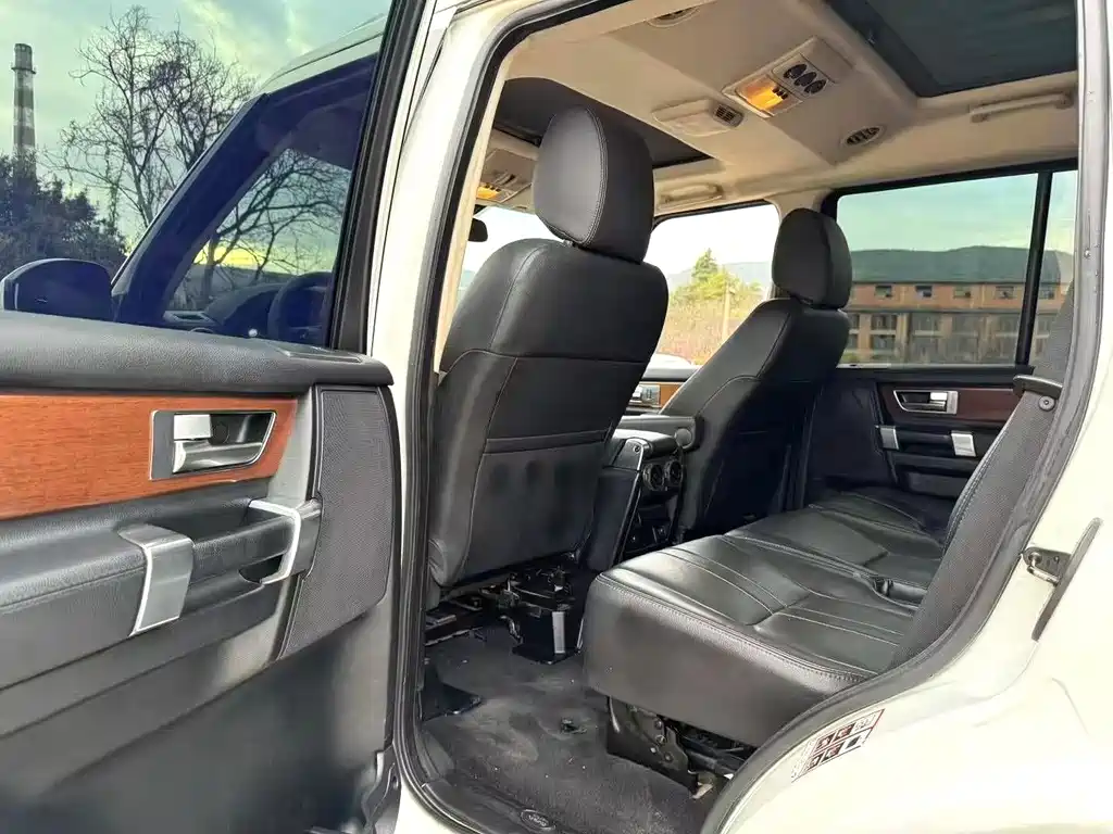 Land Rover Discovery — миниатюра 6