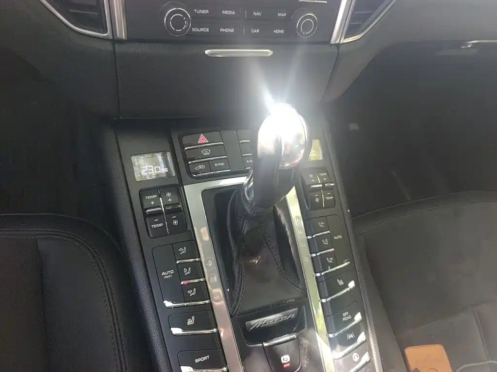 Porsche Macan — миниатюра 10