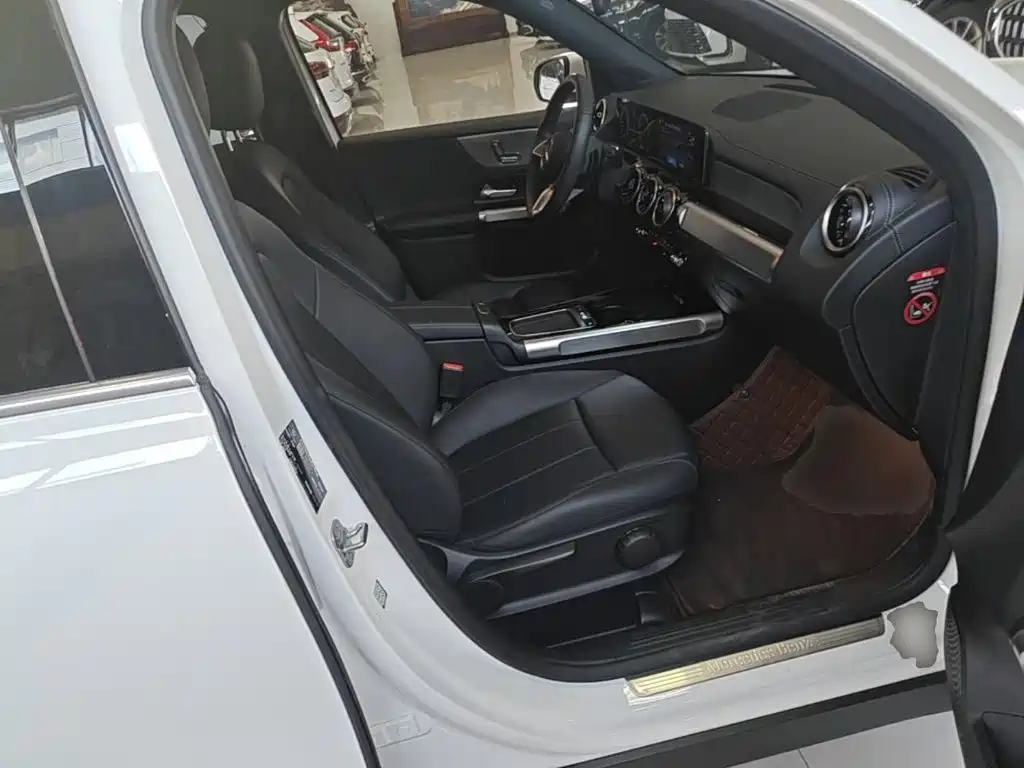 Mercedes-Benz GLB — миниатюра 25