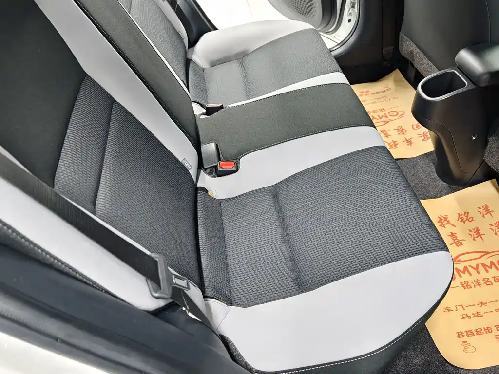 Toyota Yaris L — миниатюра 10