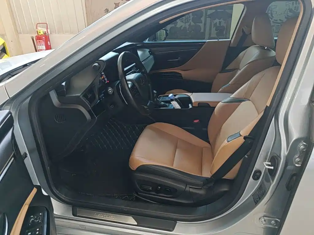 Lexus ES — миниатюра 15