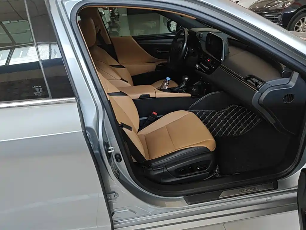 Lexus ES — миниатюра 25