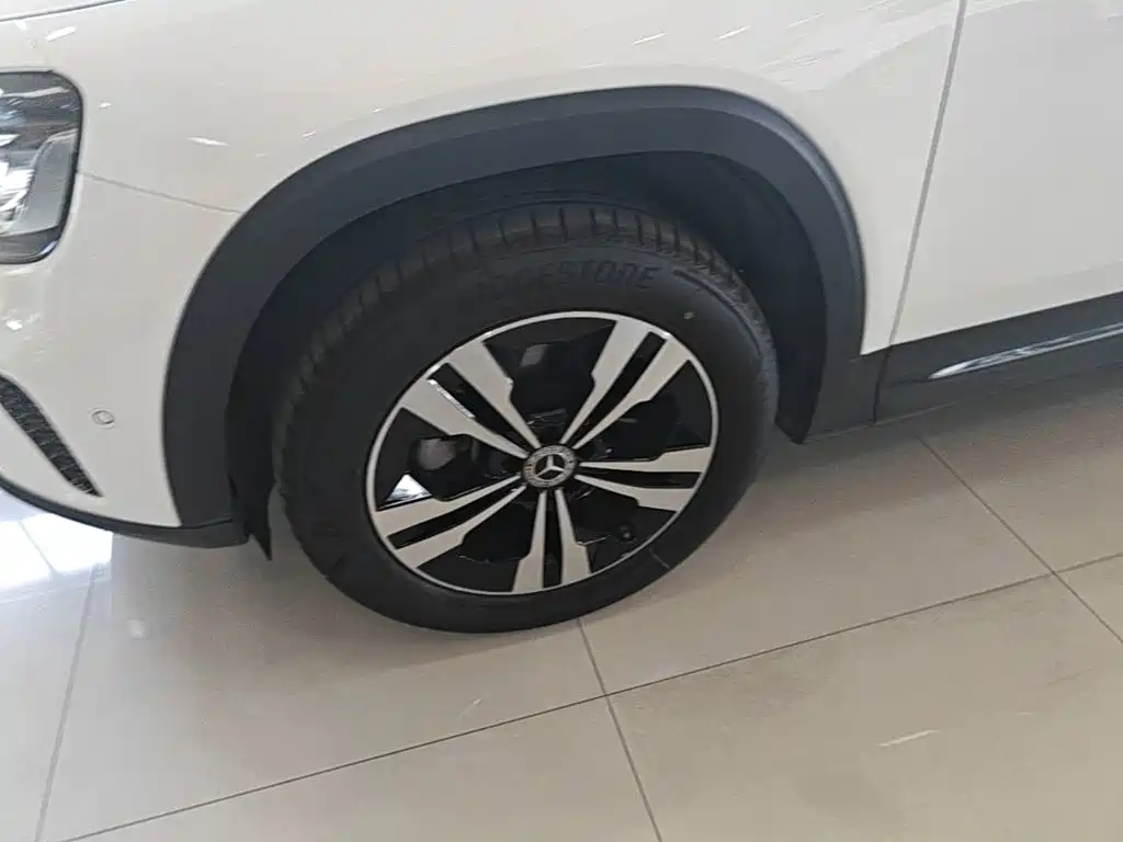 Mercedes-Benz GLB — миниатюра 23
