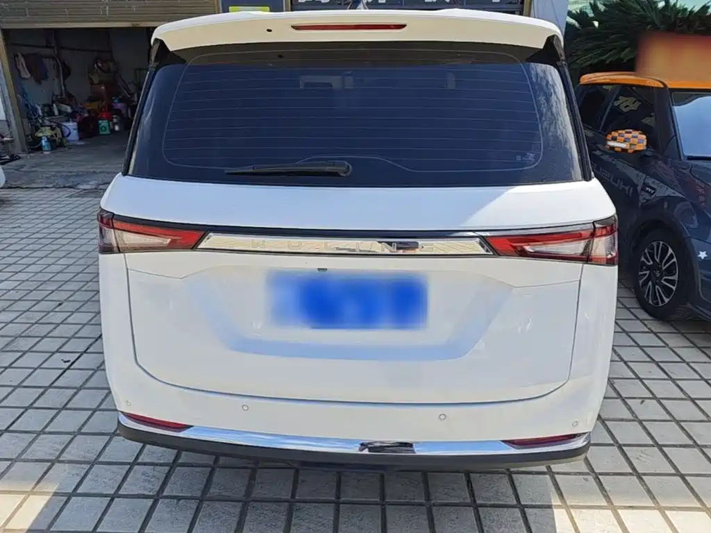 Wuling Jiachen — миниатюра 6