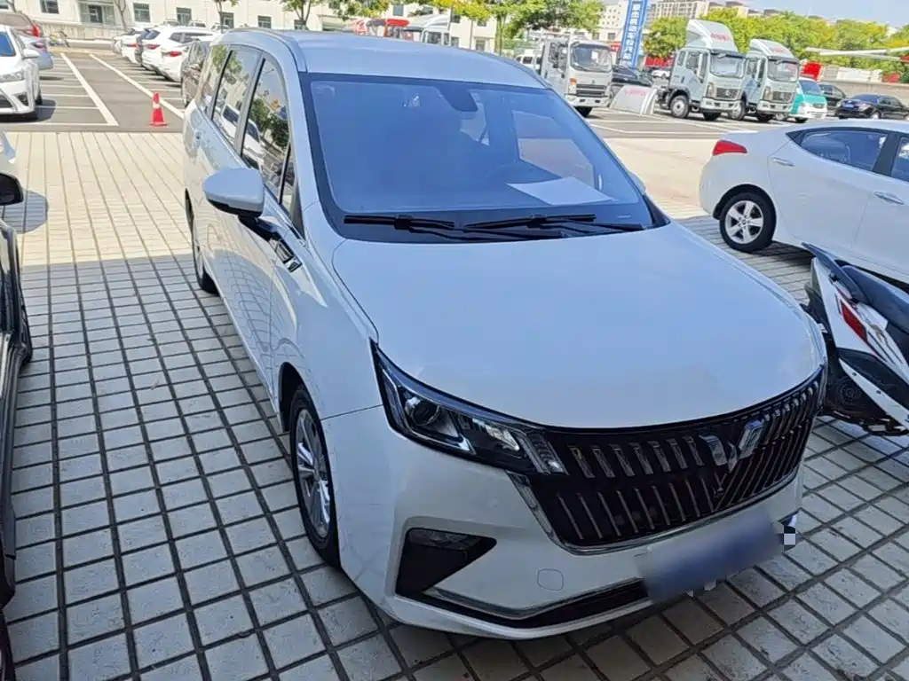 Wuling Jiachen — миниатюра 4