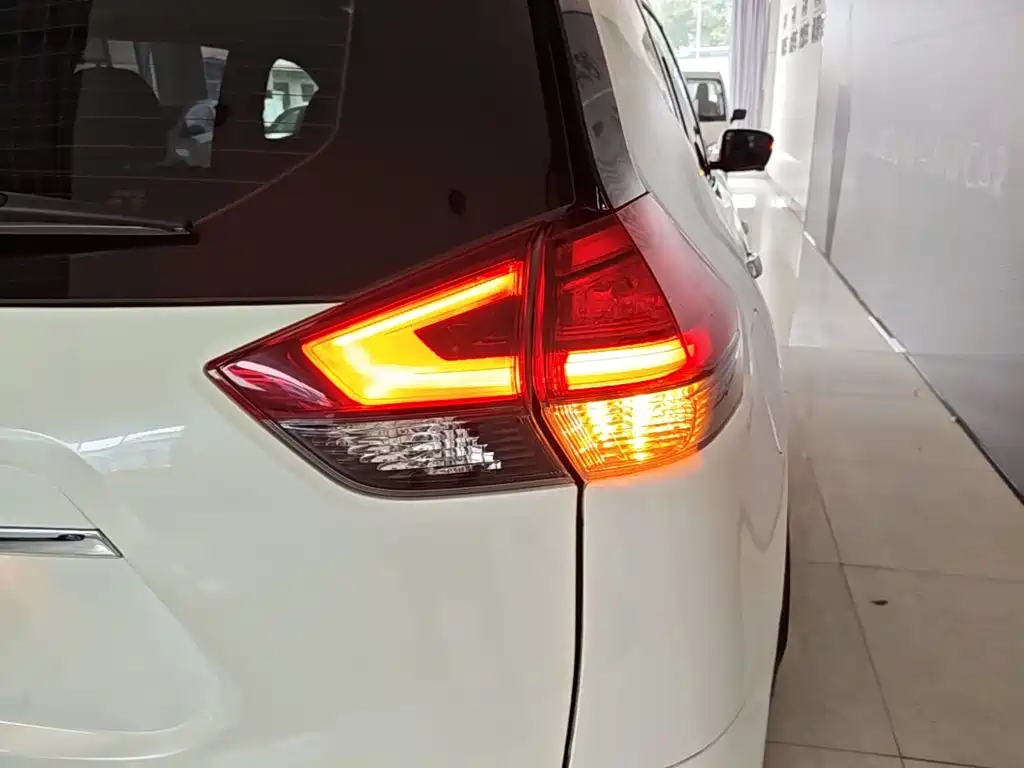 Nissan X-Trail — миниатюра 8