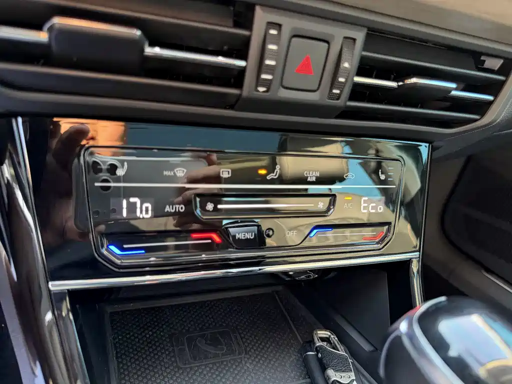 Volkswagen Passat PHEV — миниатюра 4