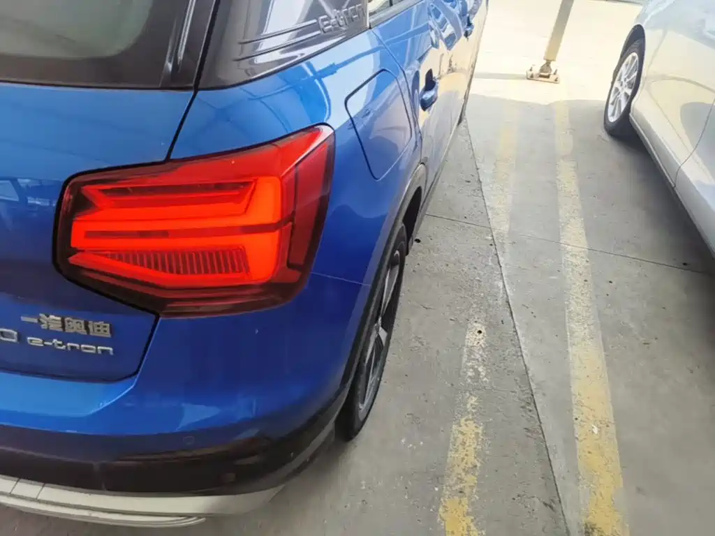 Audi Q2L e-tron — миниатюра 8