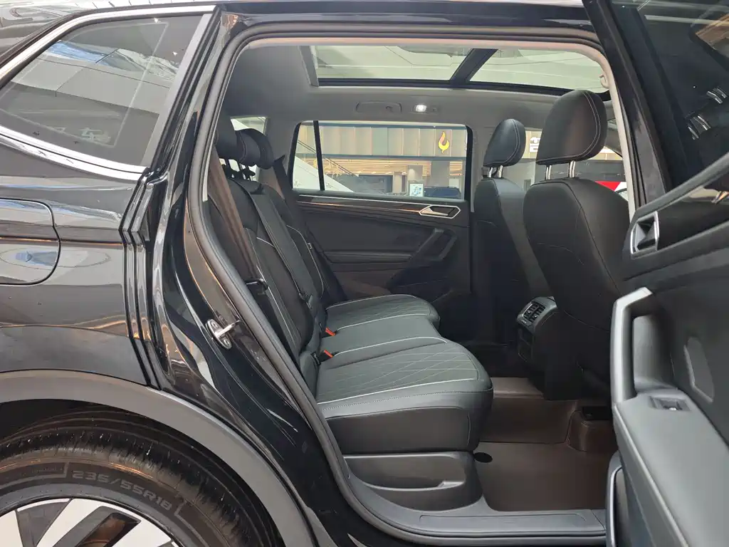 Volkswagen Tiguan L L 2025 300TSI AT