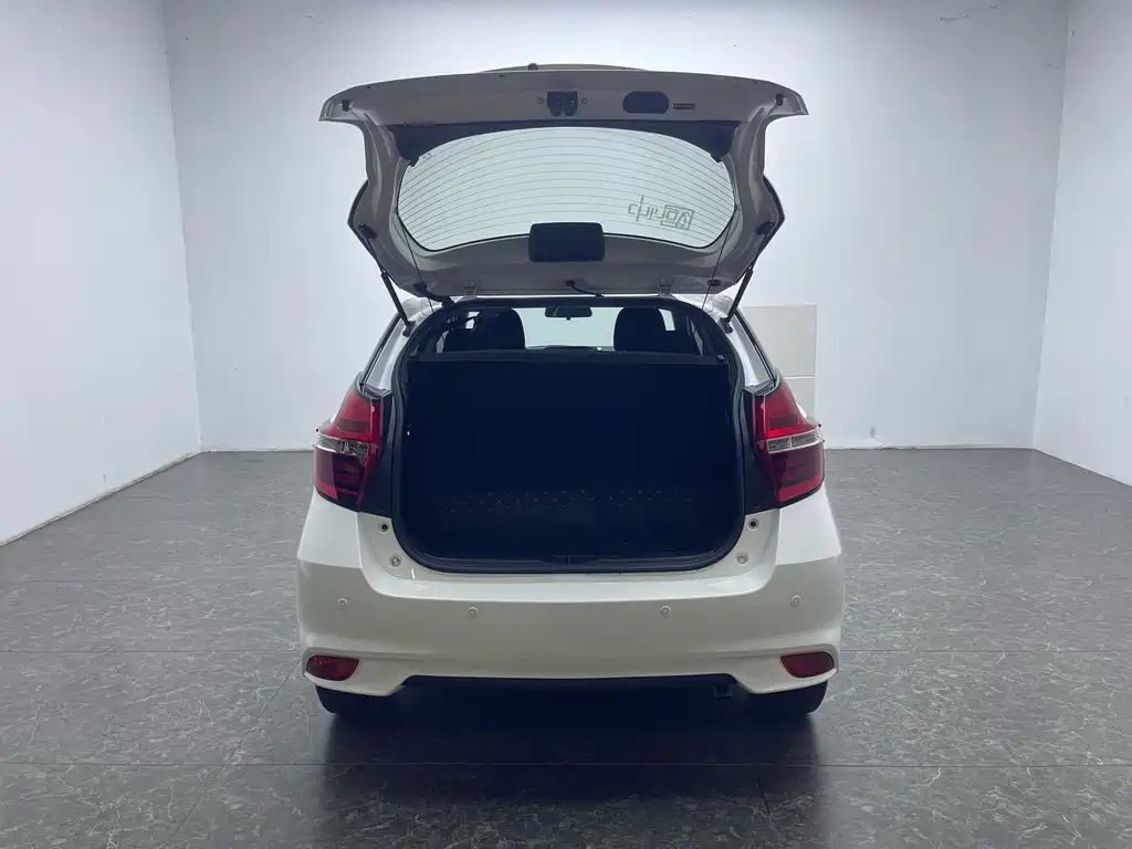 Toyota Yaris L — миниатюра 7