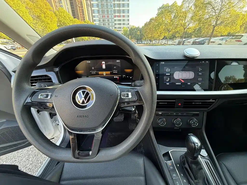 Volkswagen Lavida — миниатюра 5