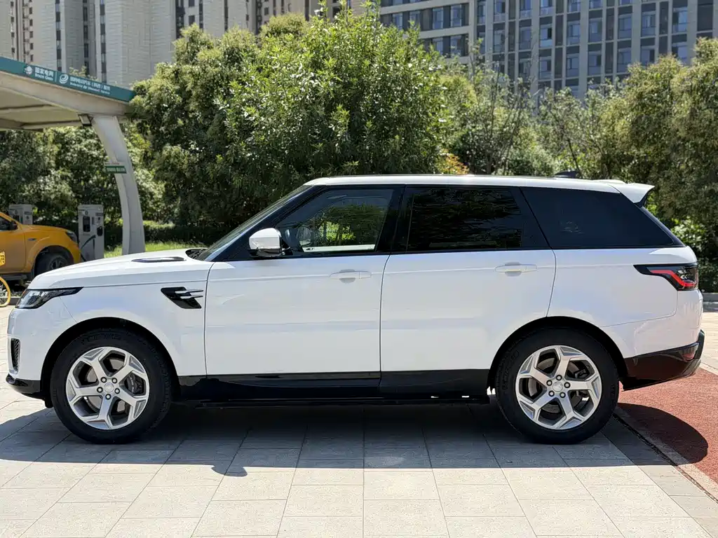 Land Rover Sport PHEV — миниатюра 6