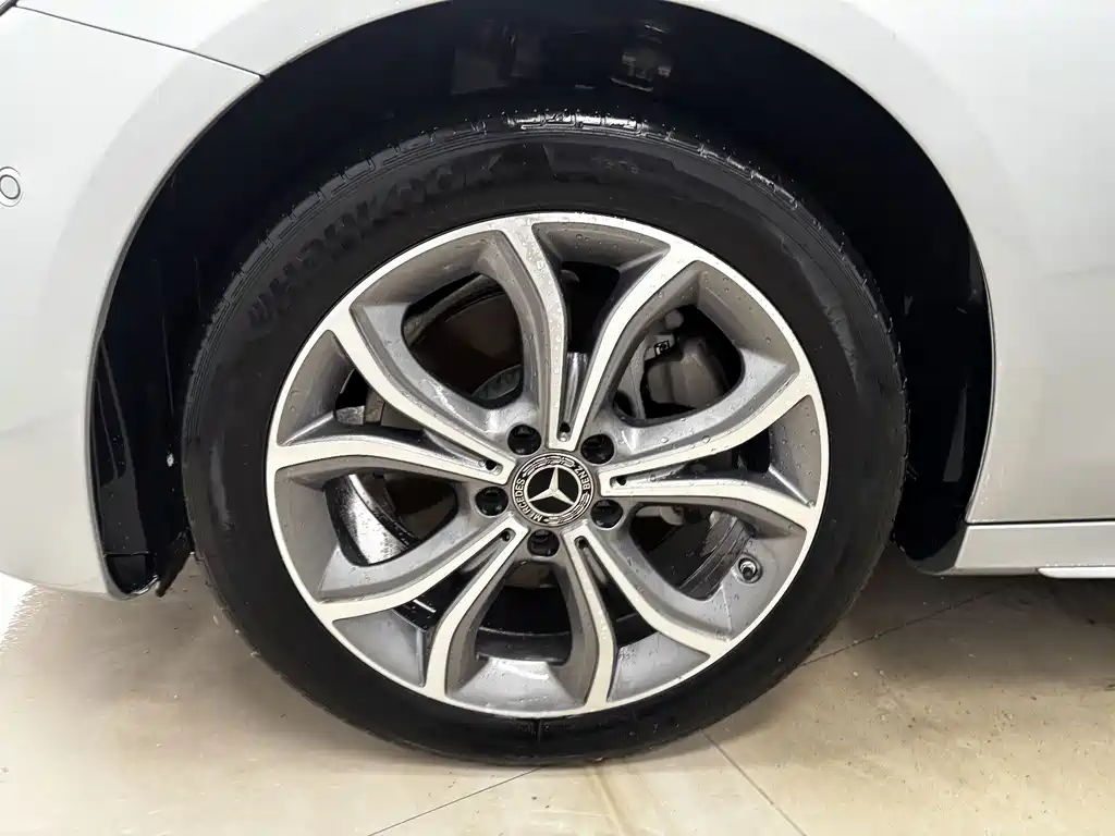 Mercedes-Benz E-Class — миниатюра 31