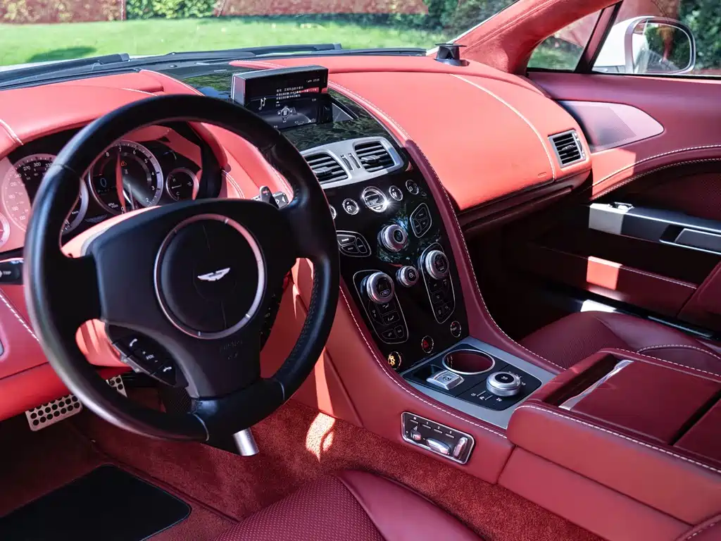 Aston Martin Rapide — миниатюра 7