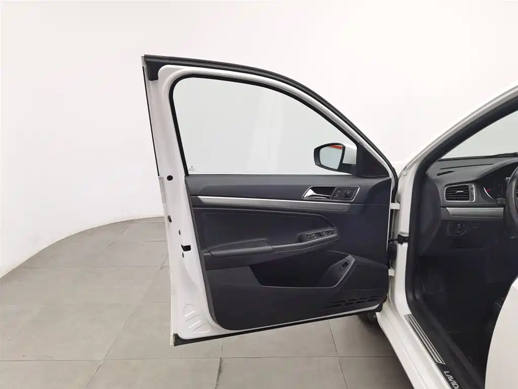 Volkswagen Lavida 2015 1.6L AT Comfort