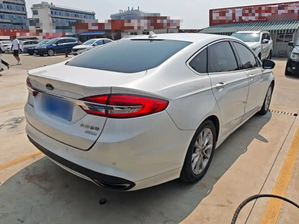 Ford Mondeo — миниатюра 7