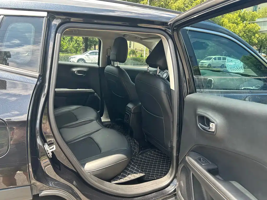Jeep Compass — миниатюра 11