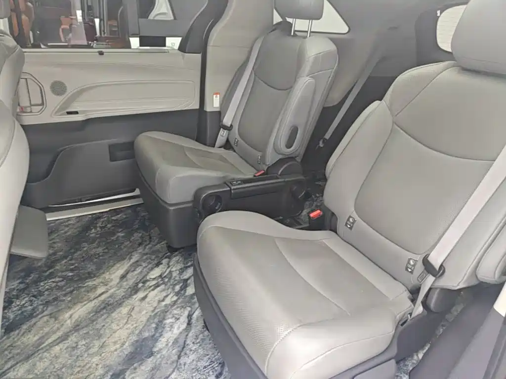 Toyota Granvia — миниатюра 17