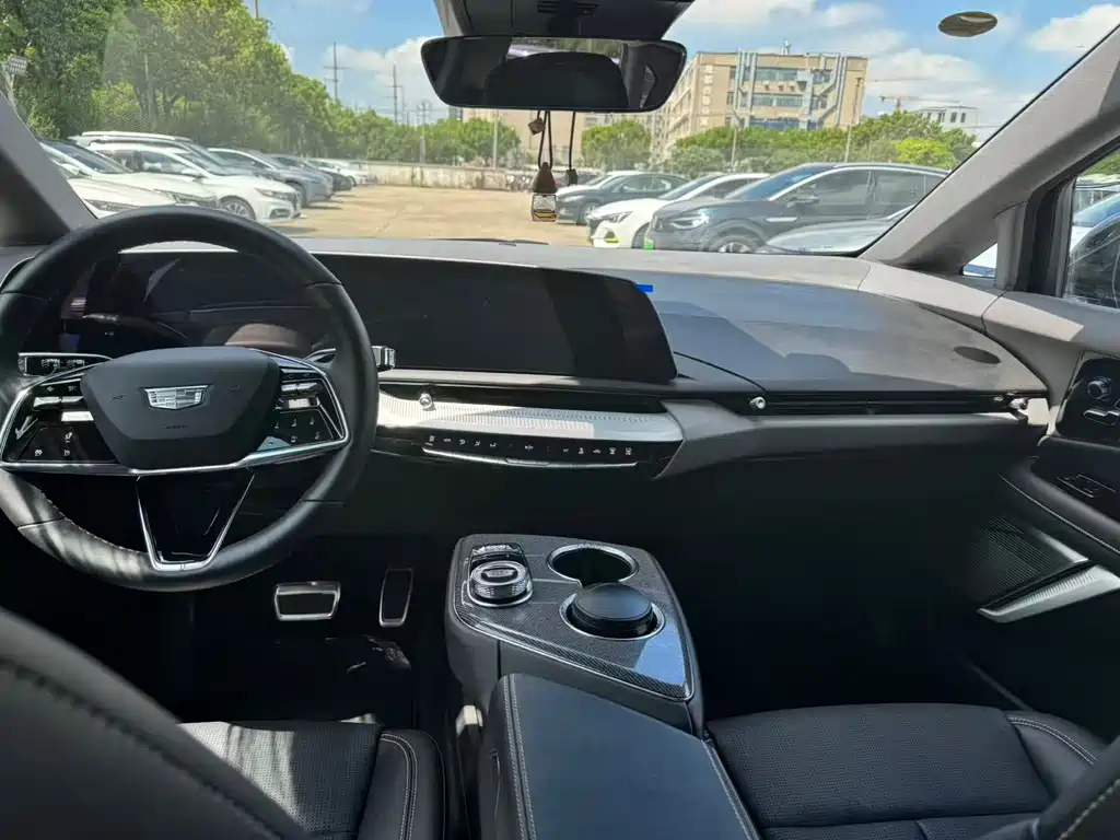 Cadillac IQ — миниатюра 2